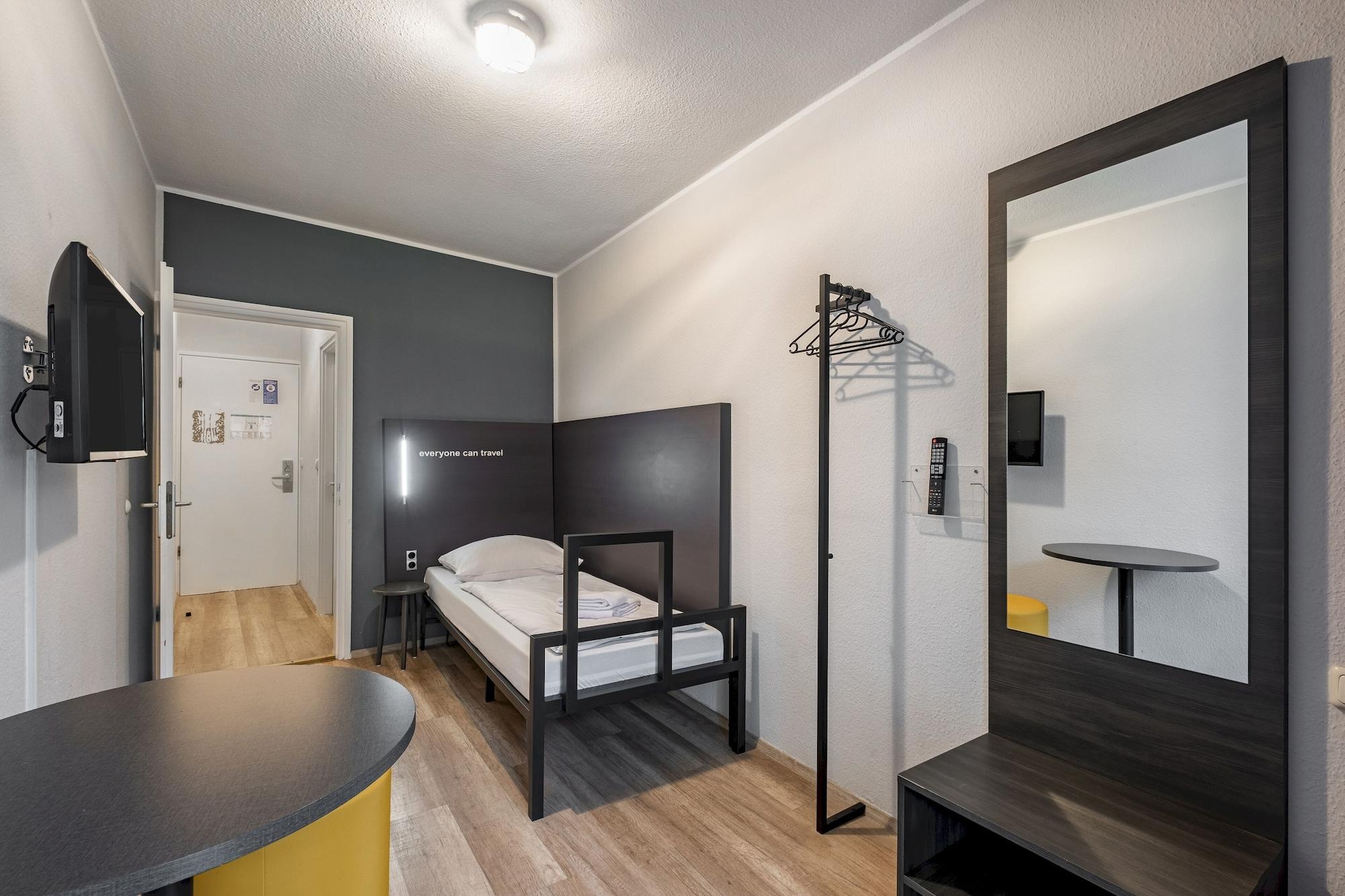 A&O Muenchen Hauptbahnhof Hotel Exterior photo