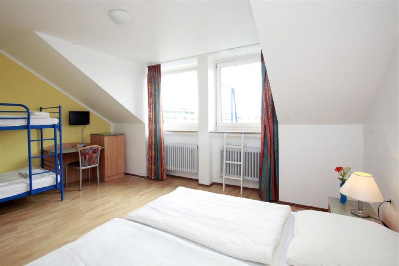 A&O Muenchen Hauptbahnhof Hotel Exterior photo